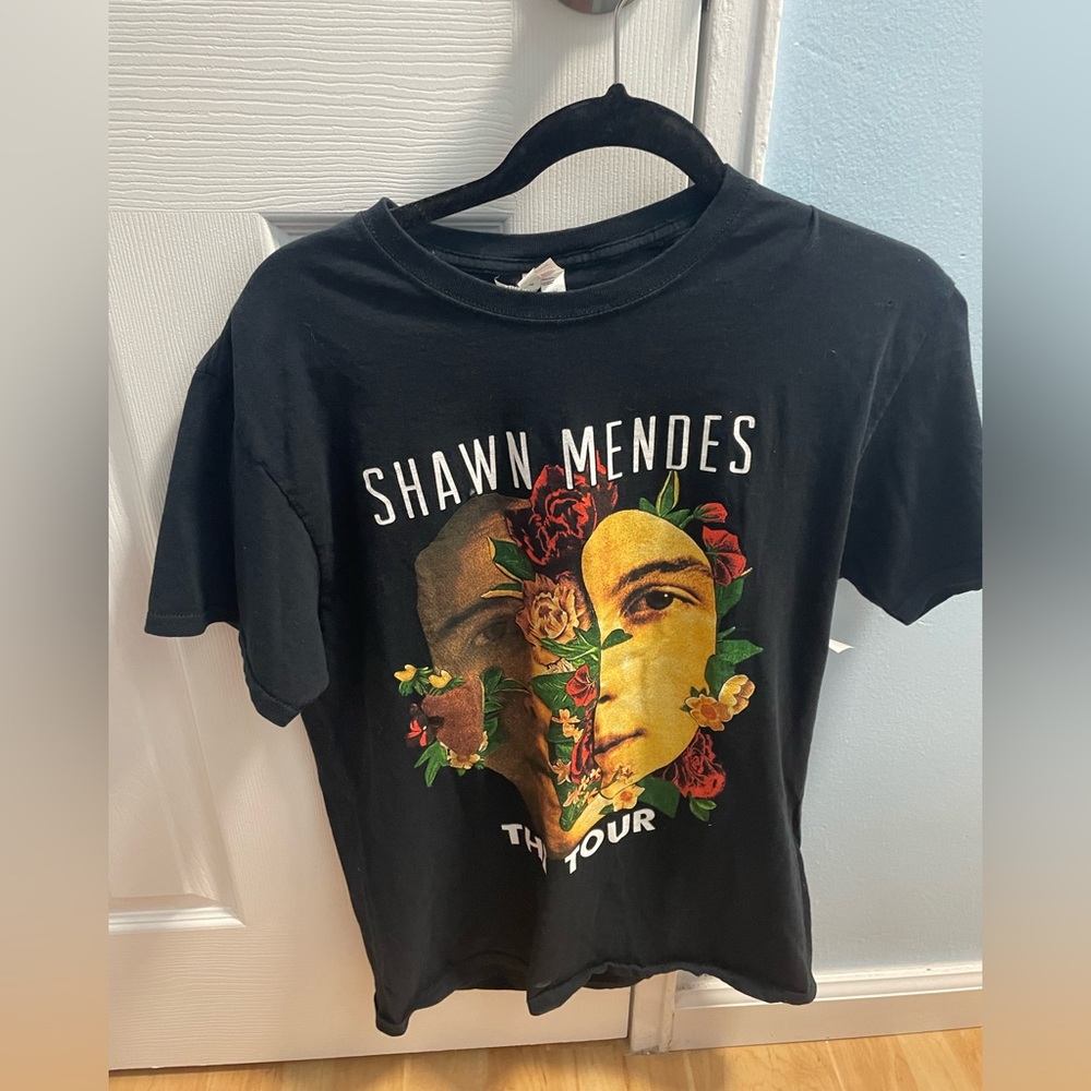 Shawn Mendes tour shirt !!!!